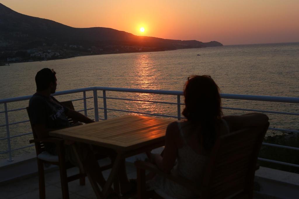 Reyhan Hotel Karaburun  Bagian luar foto
